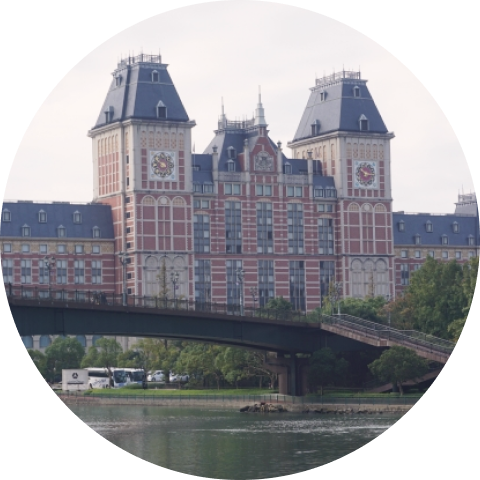 列車を降りたら、そこは別世界