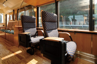 写真：リクライニングシート