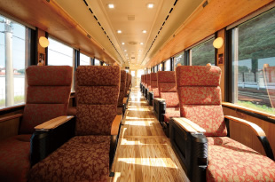 写真：リクライニングシート