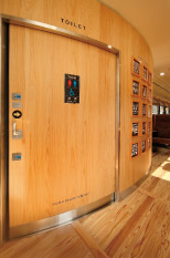 写真：車椅子対応トイレ