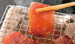 写真：日南一本釣りカツオ炙り重