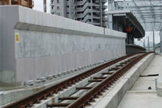 L形台座式フローティング・ラダー軌道(新水前寺駅)