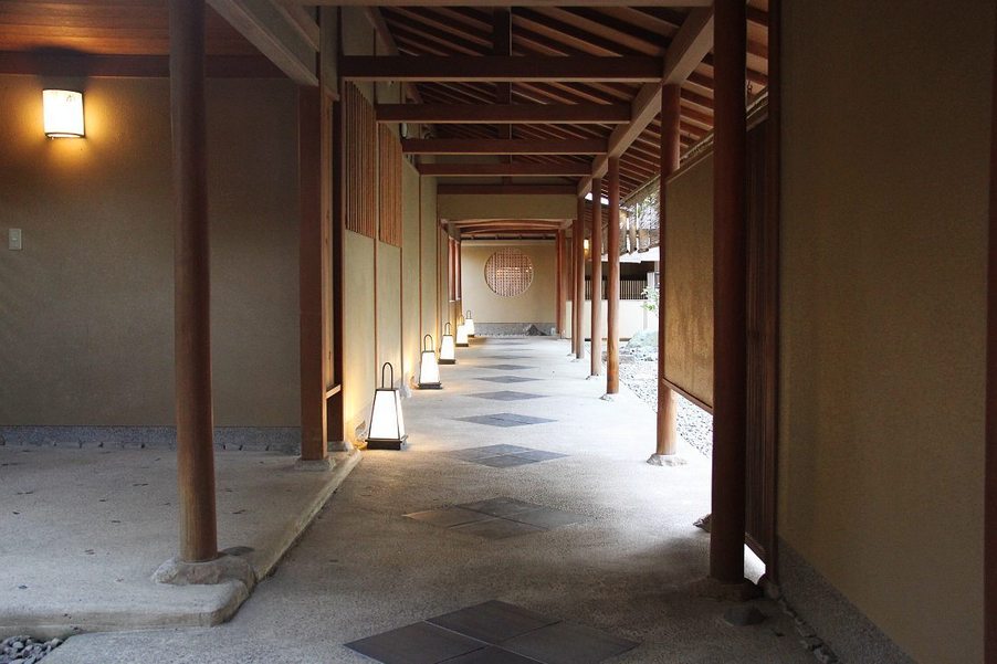 Yakakutei's serene outdoor corridors