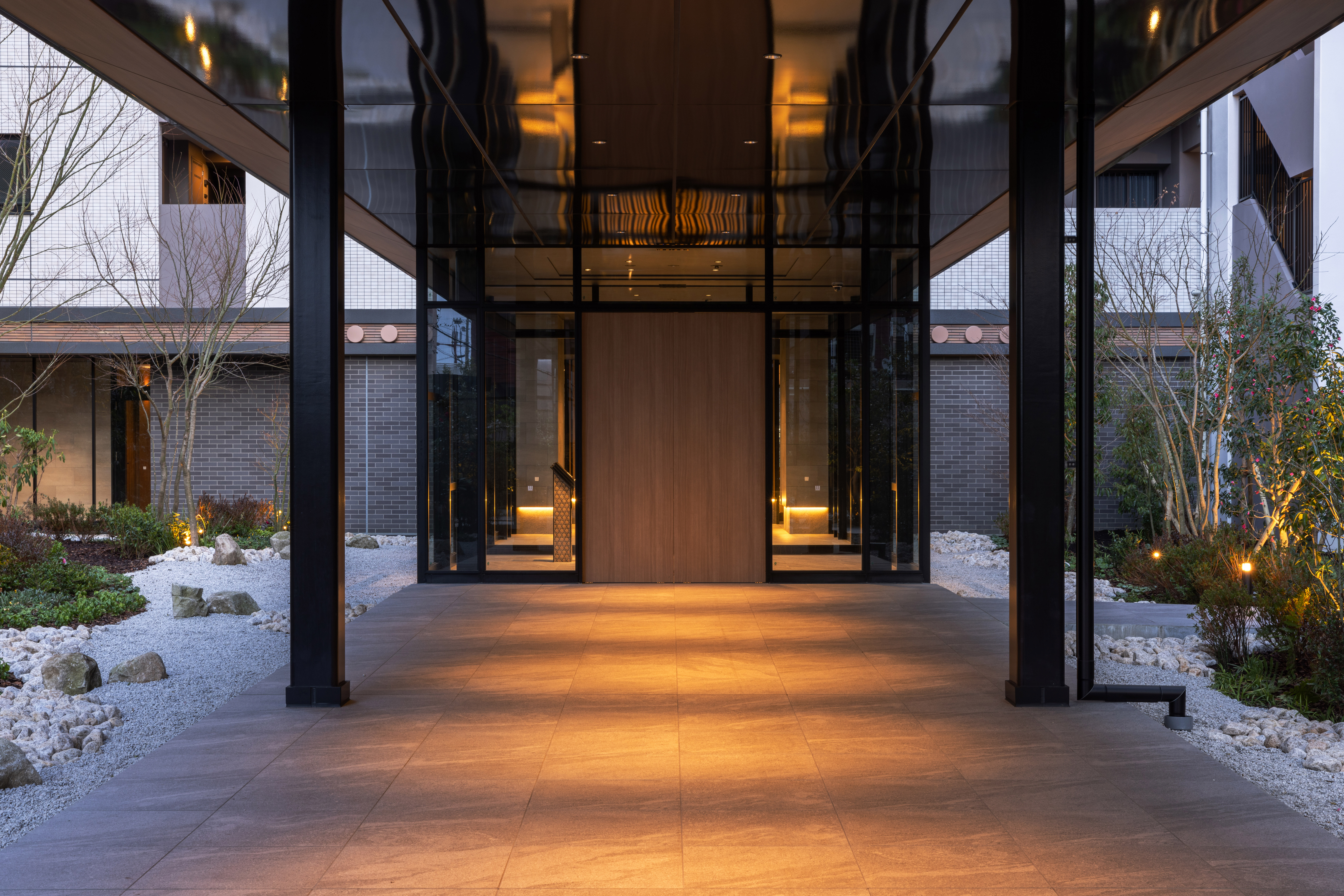 ENTRANCE02