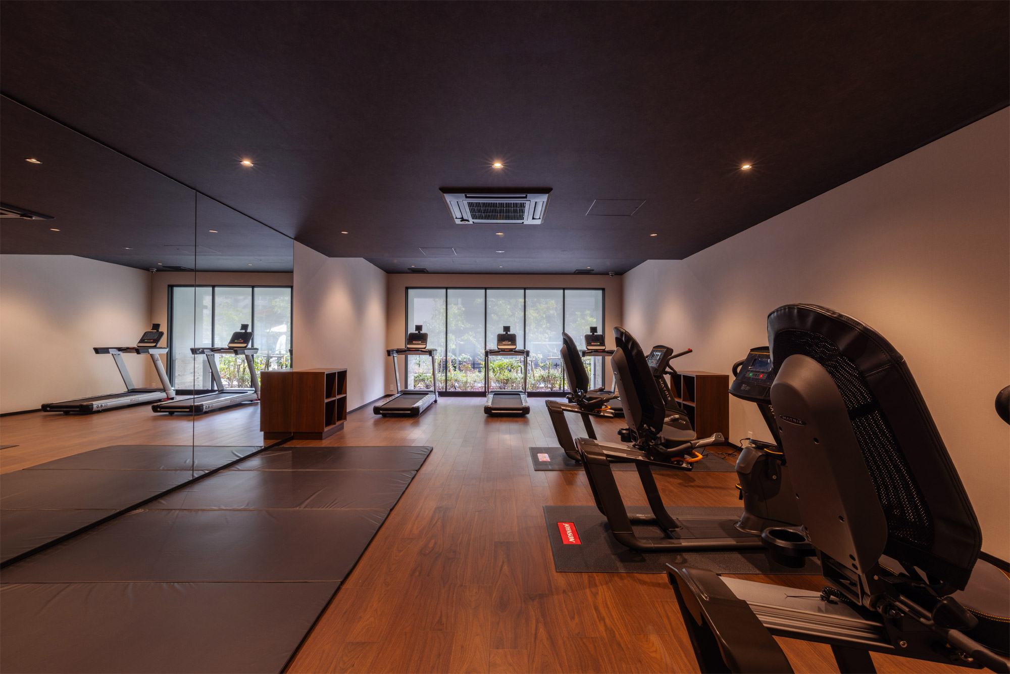 FITNESS ROOM