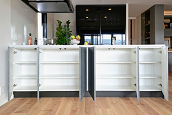 ダイニング側収納